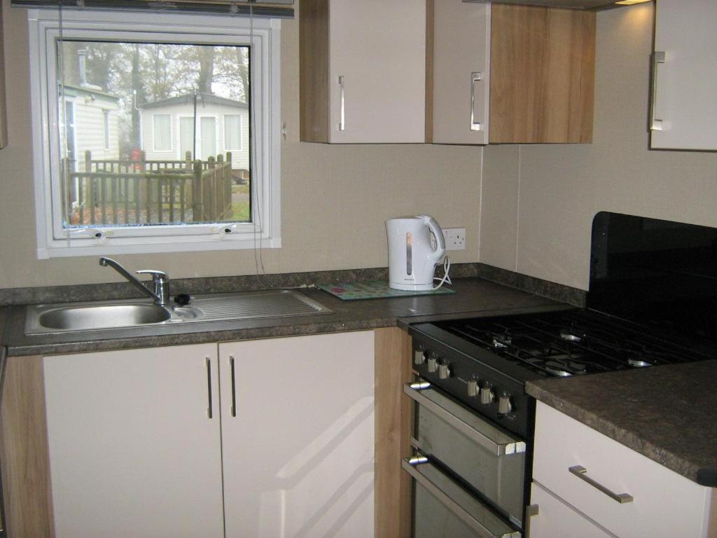 Lovely 6 Berth Caravan With Decking At Carlton Meres In Suffolk Ref 60058M Saxmundham Exterior foto