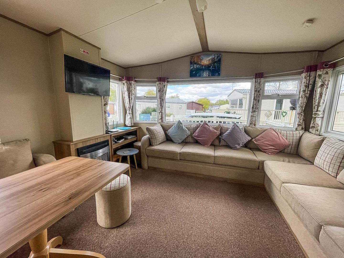 Lovely 6 Berth Caravan With Decking At Carlton Meres In Suffolk Ref 60058M Saxmundham Exterior foto